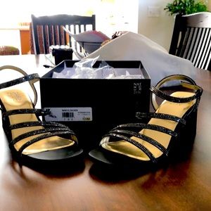 Naturalizer silver and black strapped sandal